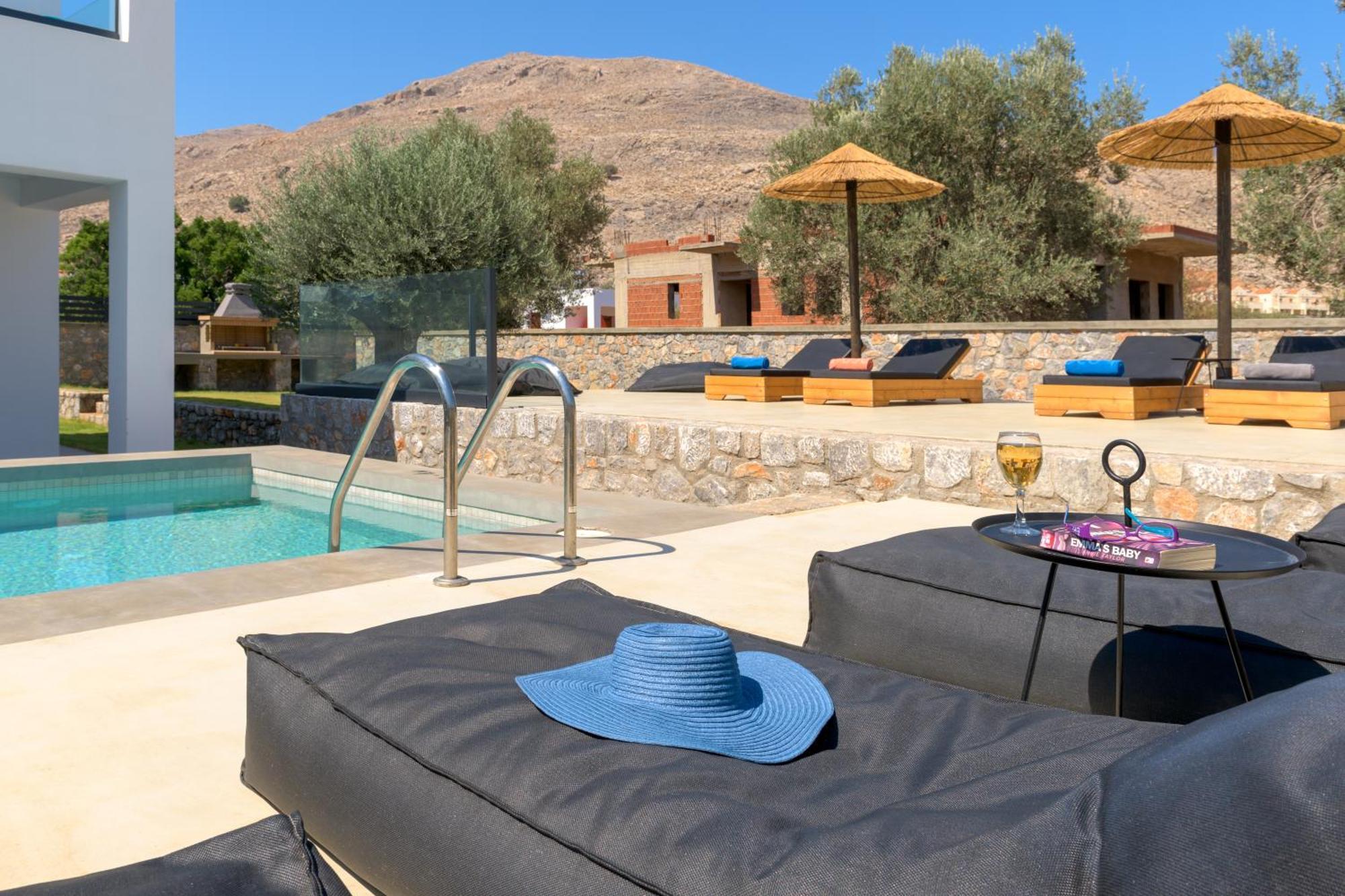 Lambis Harmonia Villa *