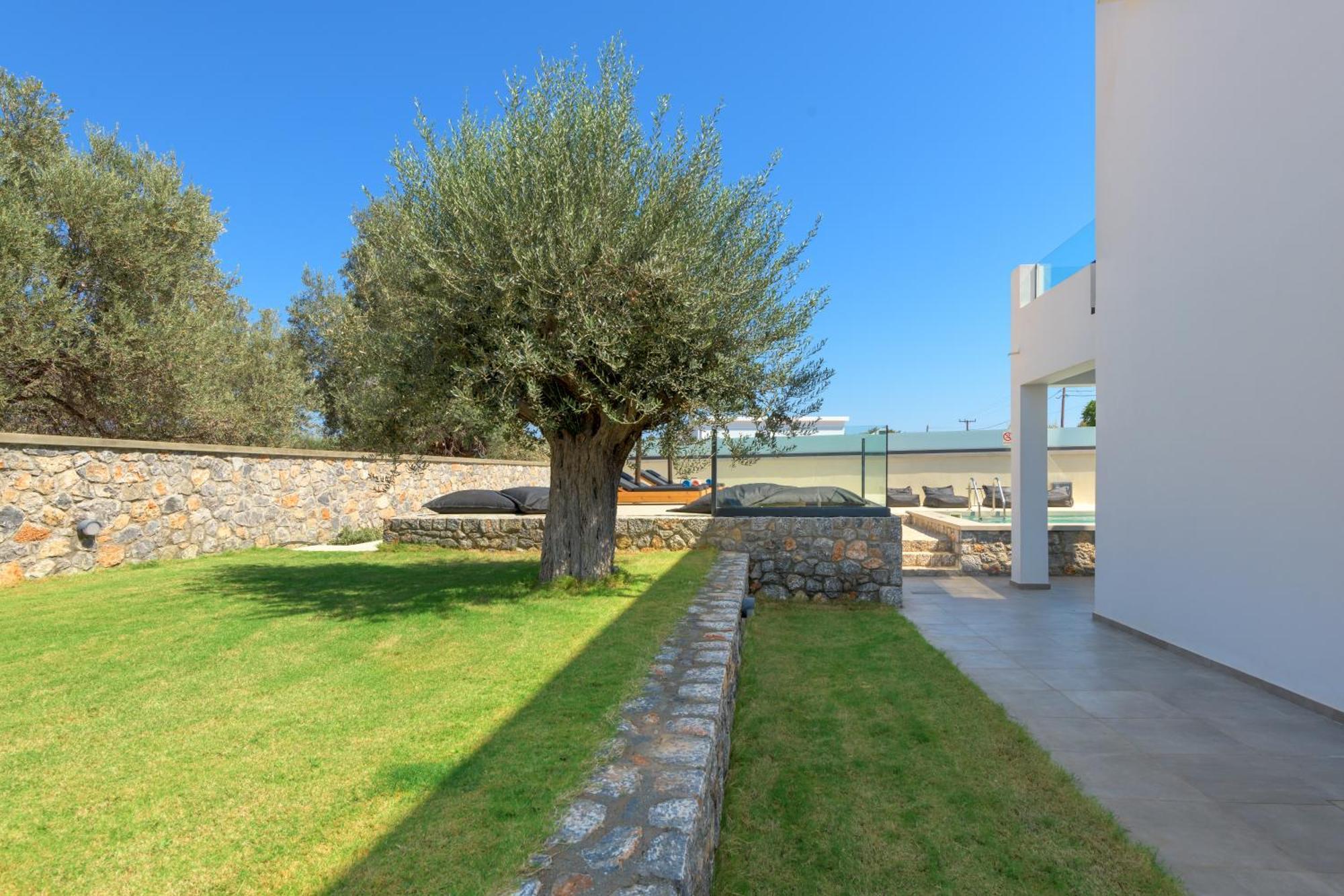 Lambis Harmonia Villa *